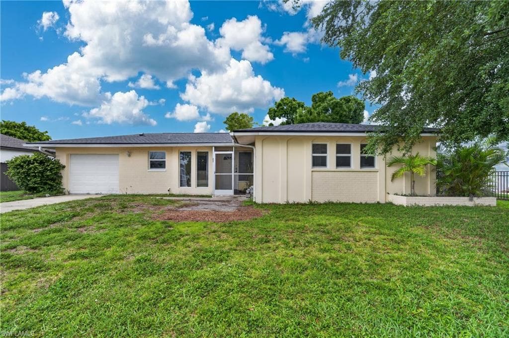 1129 SE 18th TER CAPE CORAL, FL 33990