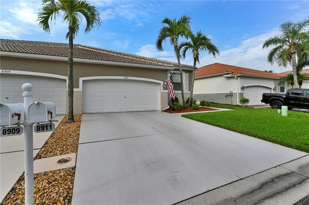 8911 Cranes Nest CT FORT MYERS, FL 33908