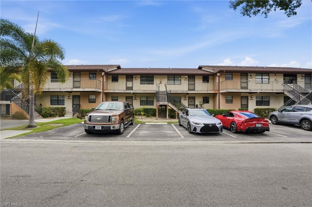 5323 Treetops DR T203 NAPLES, FL 34113