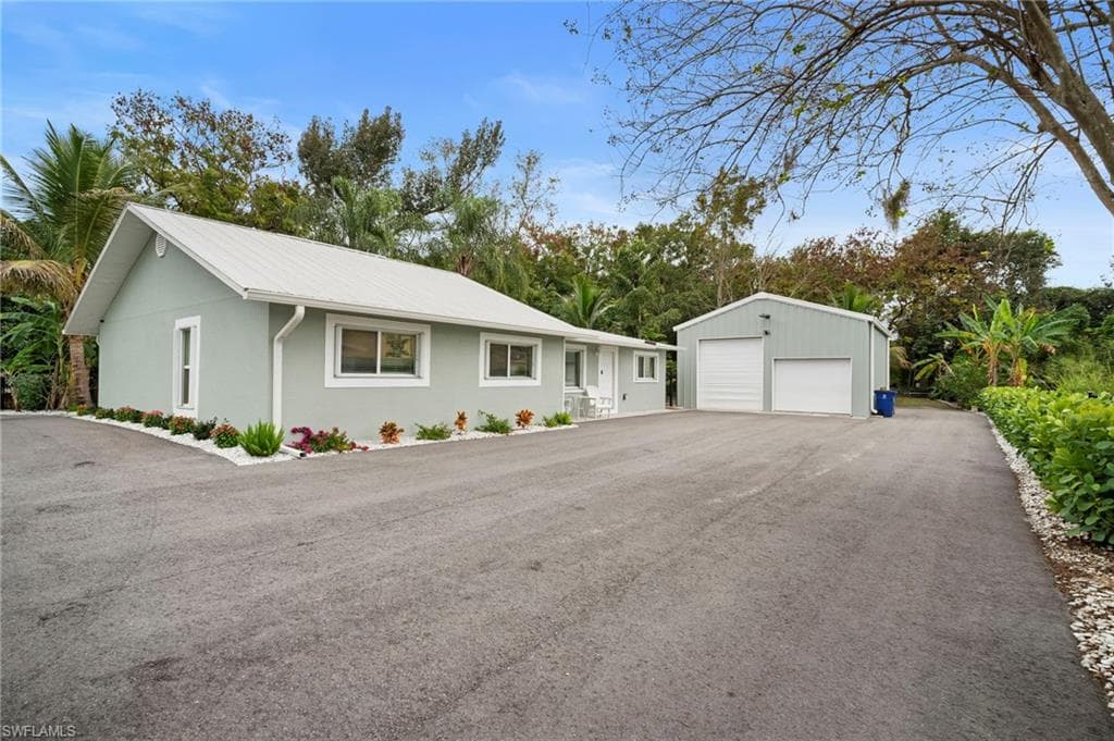 191 Abbey LN NORTH FORT MYERS, FL 33917