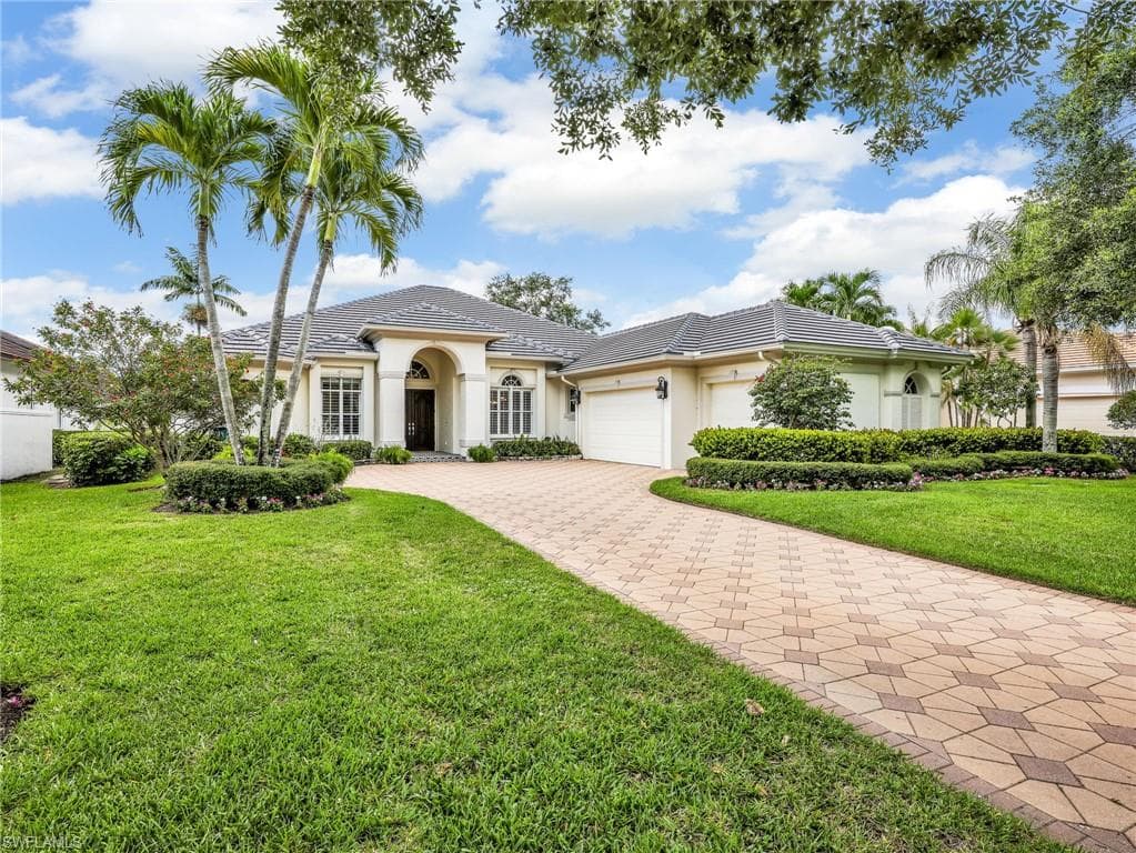 2944 Gardens BLVD NAPLES, FL 34105