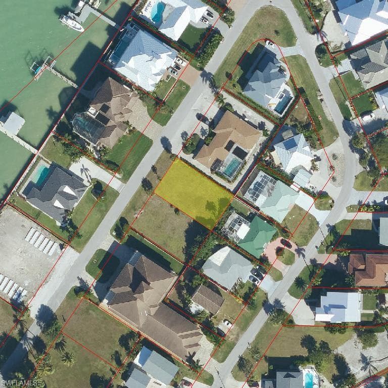 25 Dolphin CIR NAPLES, FL 34113