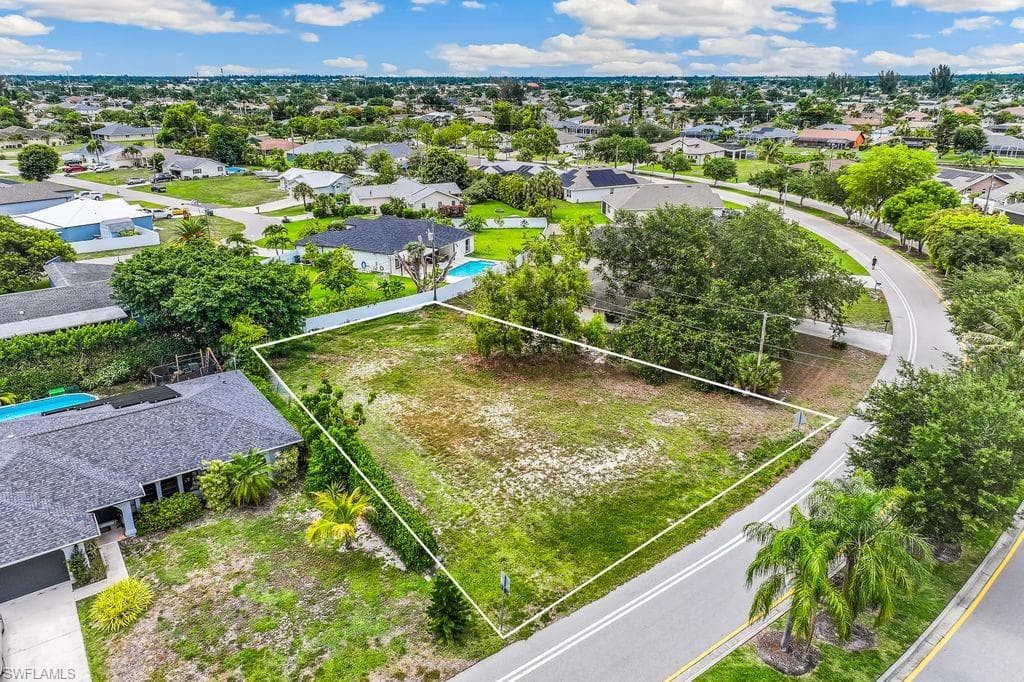 2516 Aviation PKWY CAPE CORAL, FL 33904