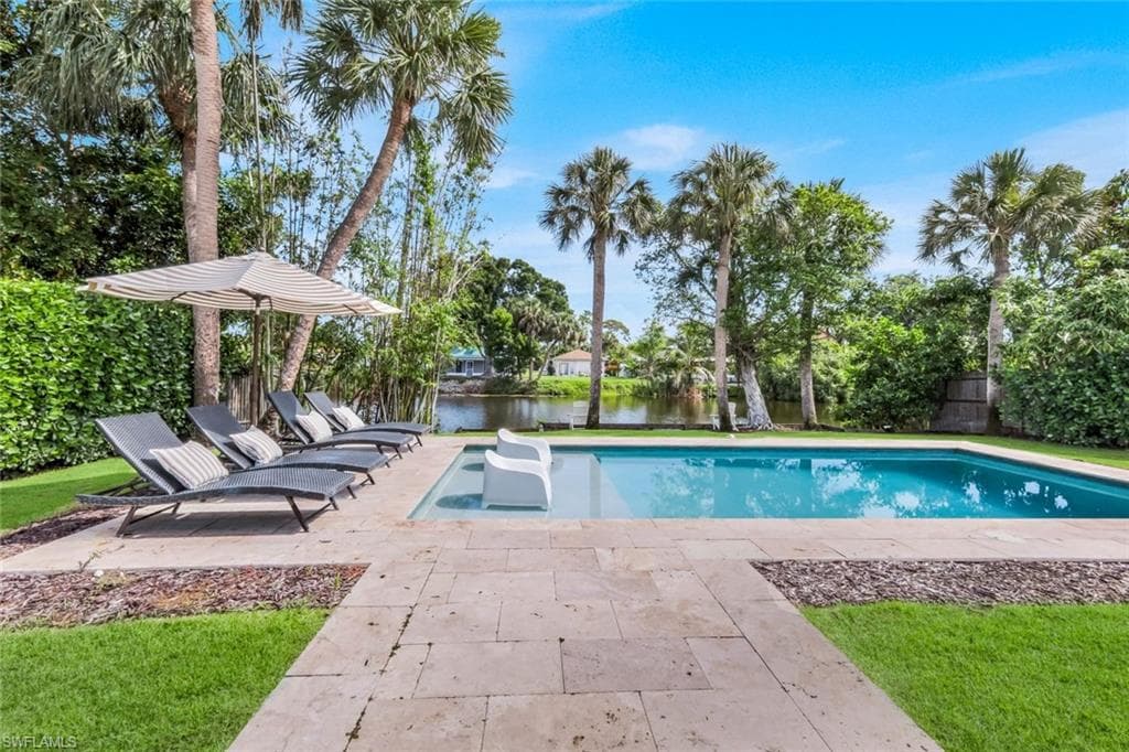 841 107th AVE N NAPLES, FL 34108