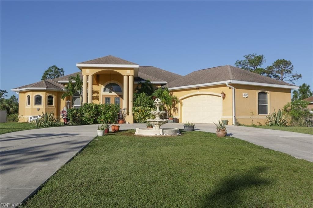 611 Clayton AVE LEHIGH ACRES, FL 33972