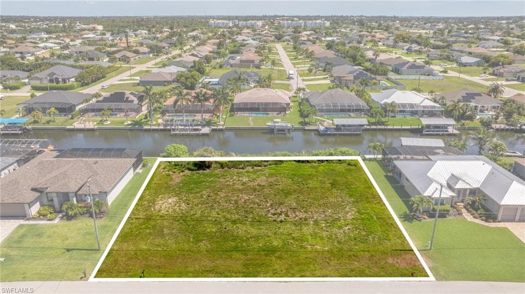 2201 SW 28th TER CAPE CORAL, FL 33914