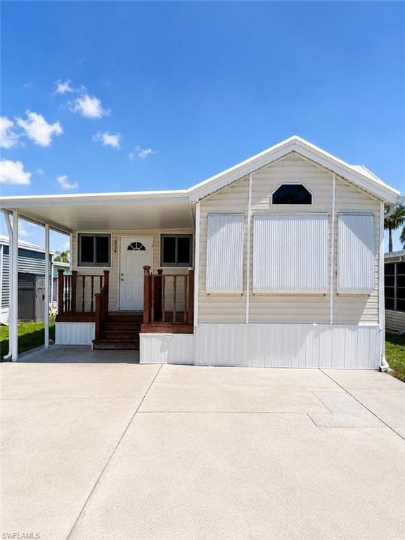 334 Blue Spring TER NORTH FORT MYERS, FL 33903