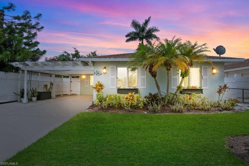 744 94th AVE N NAPLES, FL 34108