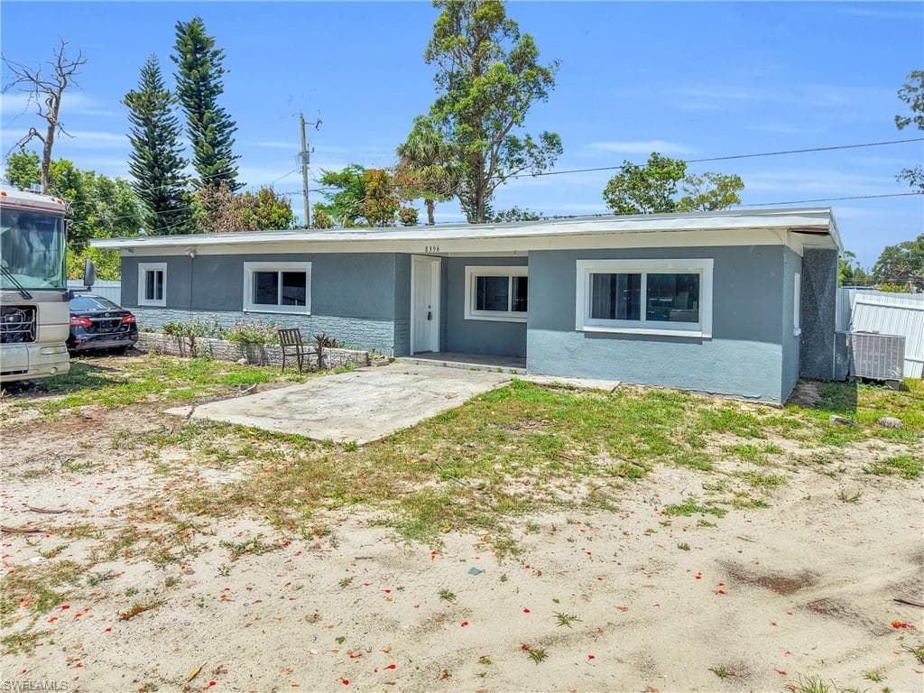 8396 Sevigny DR NORTH FORT MYERS, FL 33917