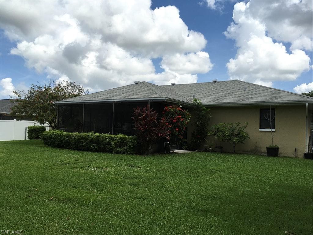 1202 SE 21st LN CAPE CORAL, FL 33990