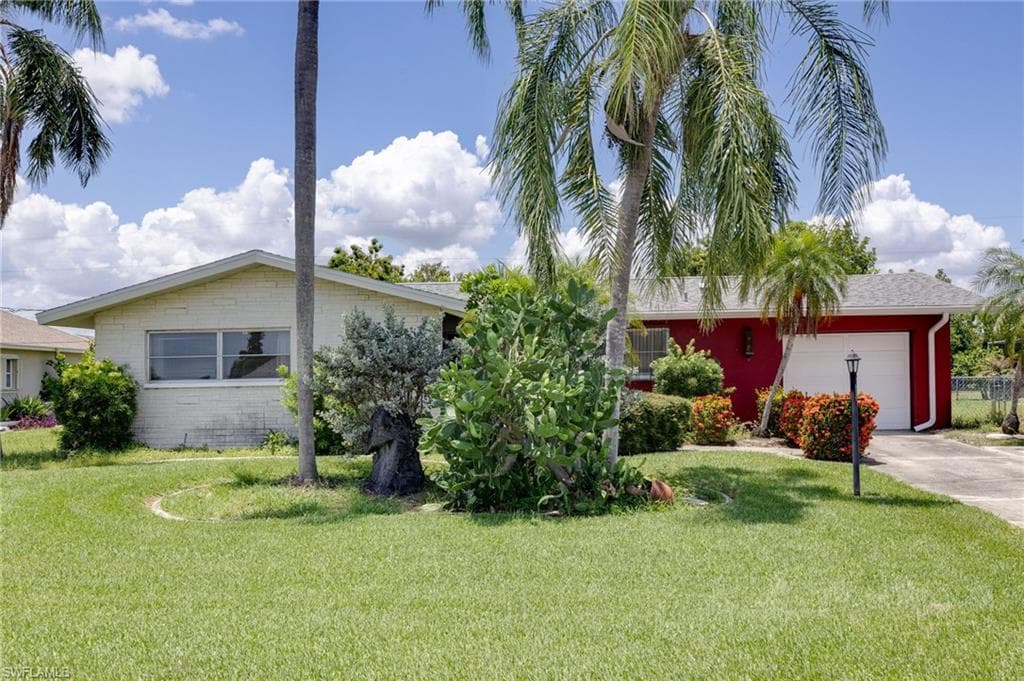 1117 SE 33rd TER CAPE CORAL, FL 33904