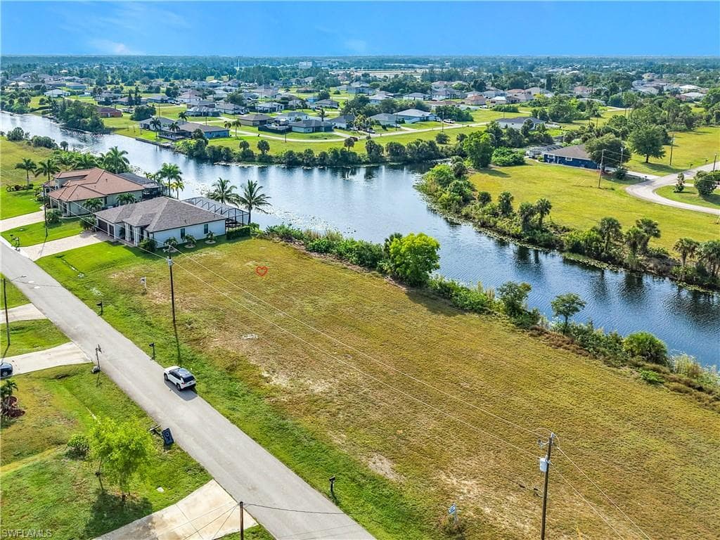 1226 NE 40th ST CAPE CORAL, FL 33909