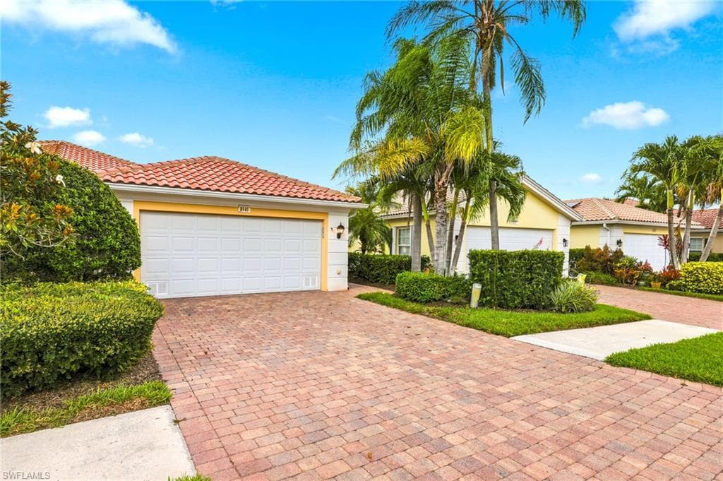8141 Xenia LN NAPLES, FL 34114