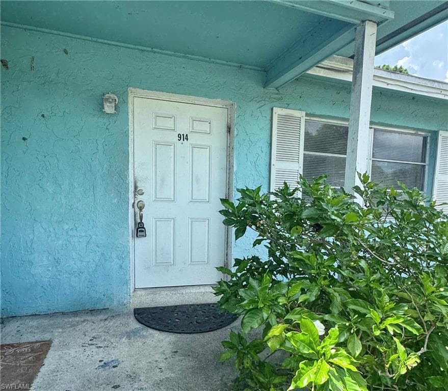 914 San Remo AVE NAPLES, FL 34104
