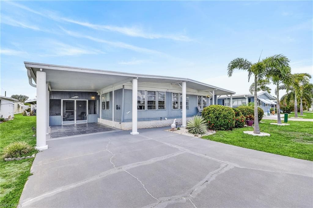 5201 Forest Park DR NORTH FORT MYERS, FL 33917