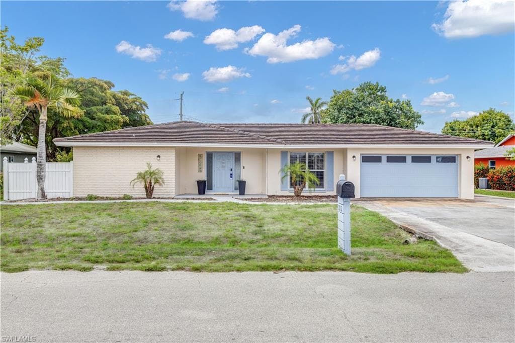 2112 Harvard AVE FORT MYERS, FL 33907