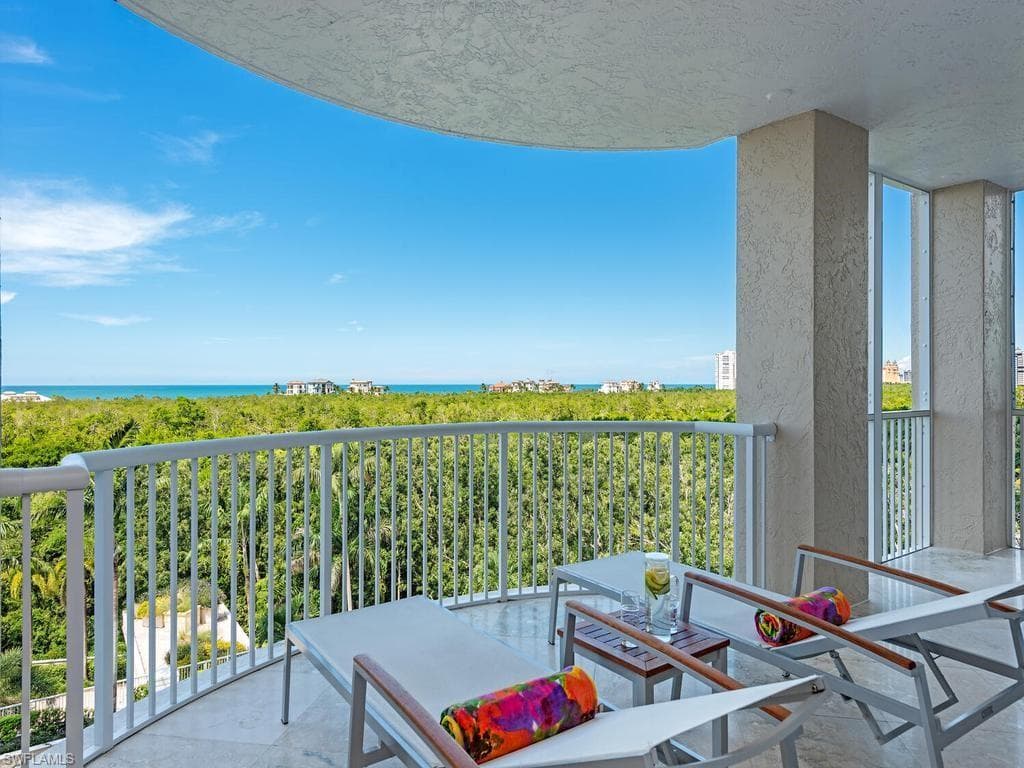 7117 Pelican Bay Blvd 507 NAPLES, FL 34108