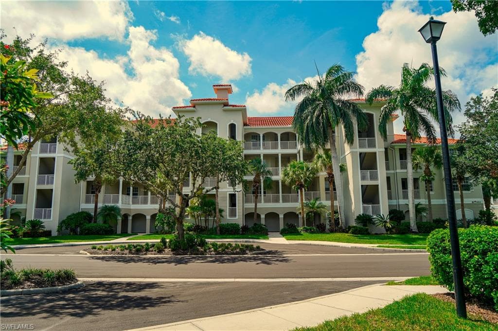 4853 Hampshire CT 105 NAPLES, FL 34112