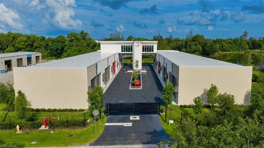 5705 Taylor RD 14 NAPLES, FL 34109