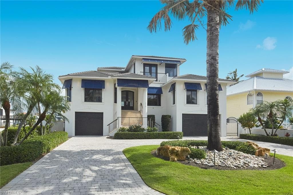319 Lagoon AVE NAPLES, FL 34108
