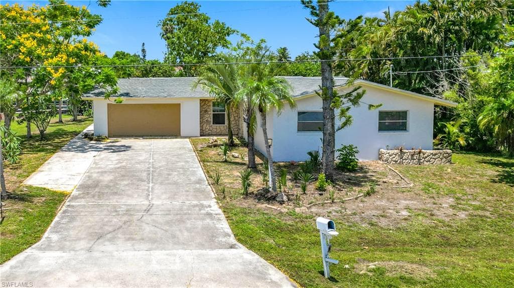 2137 Saint Croix AVE FORT MYERS, FL 33905