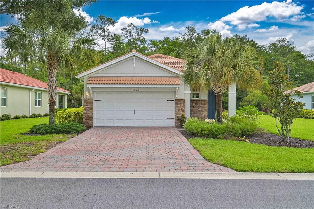 15169 Ligustrum LN ALVA, FL 33920