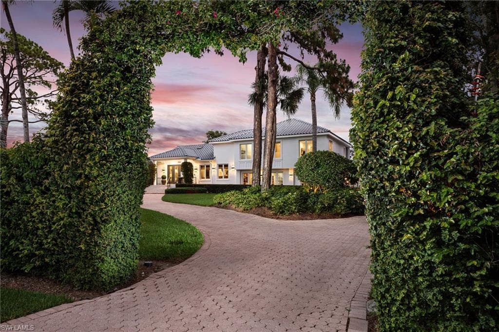 664 Hickory RD NAPLES, FL 34108