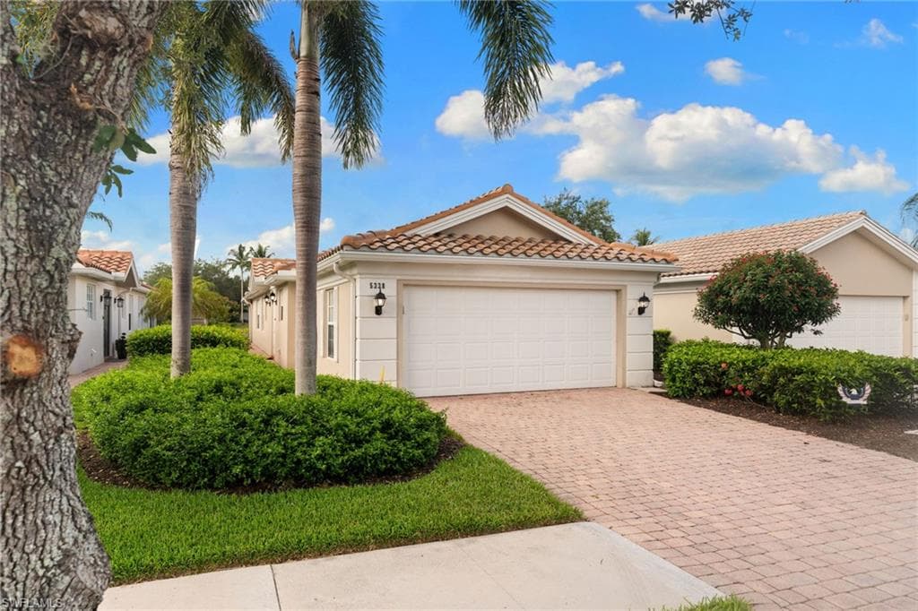 5338 Guadeloupe WAY NAPLES, FL 34119