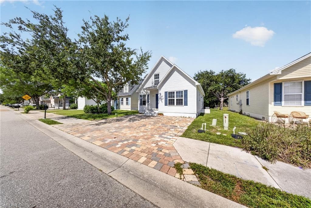 250 Leawood CIR NAPLES, FL 34104