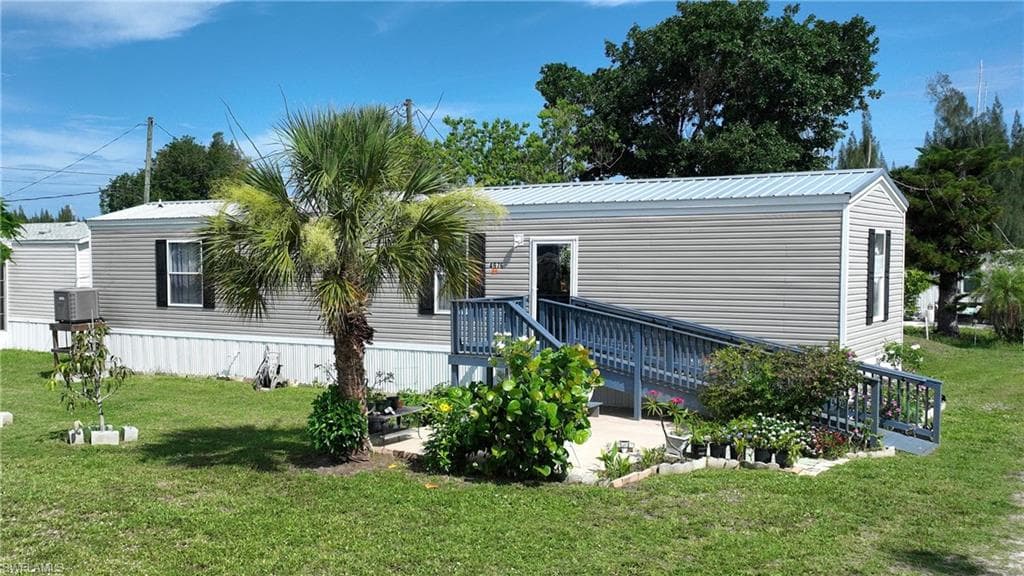 4976 Curlew DR ST. JAMES CITY, FL 33956