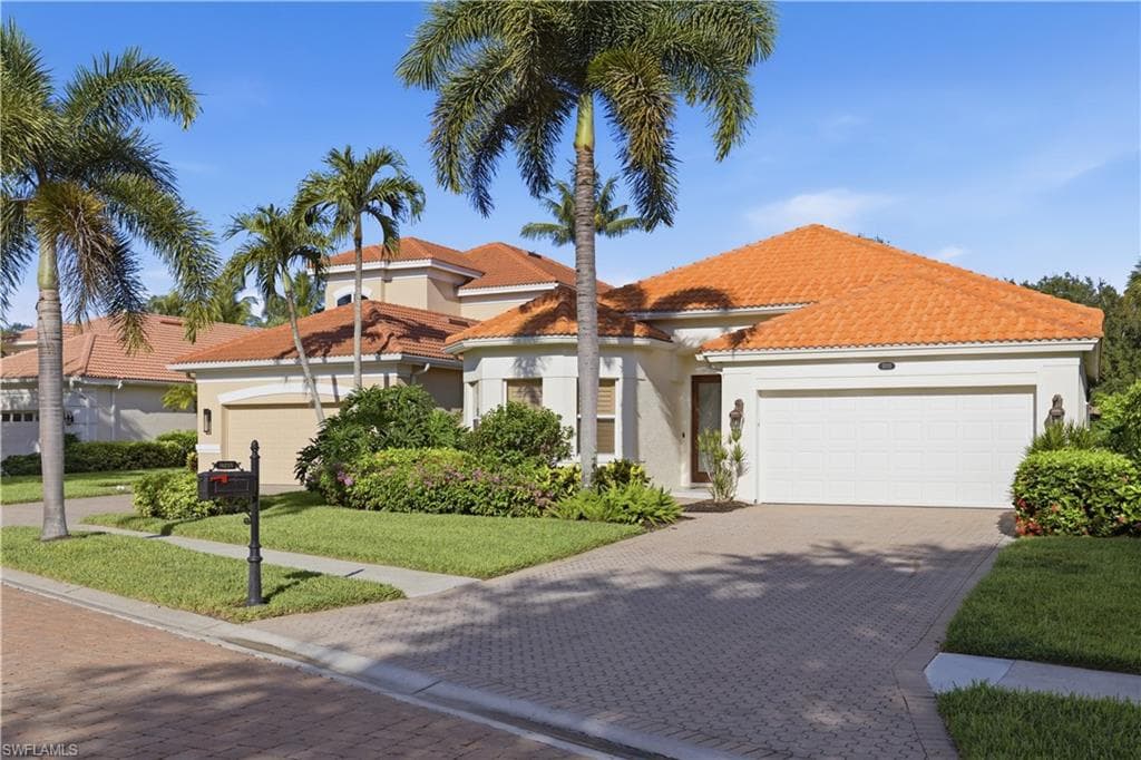 9235 Troon Lakes DR NAPLES, FL 34109