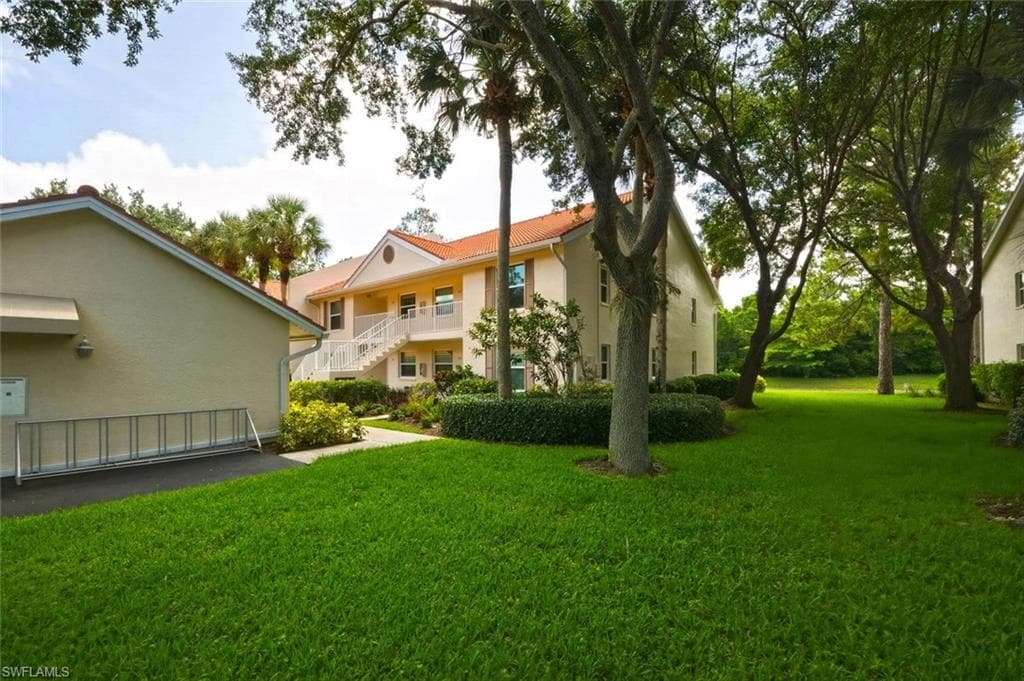 193 Robin Hood CIR 203 NAPLES, FL 34104