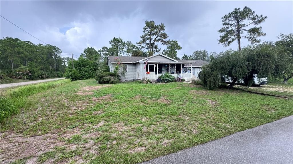 406 8th ST LEHIGH ACRES, FL 33972