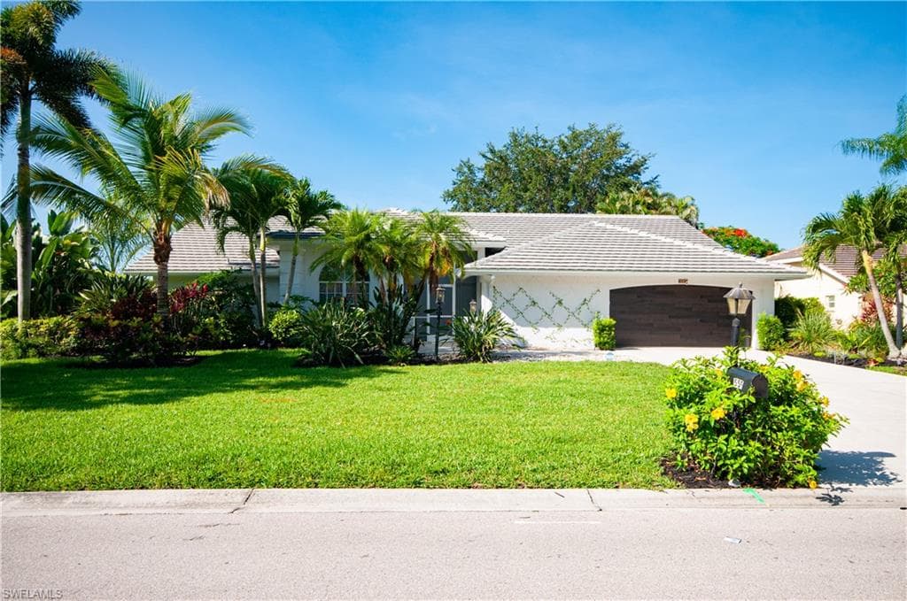 559 Henley DR NAPLES, FL 34104