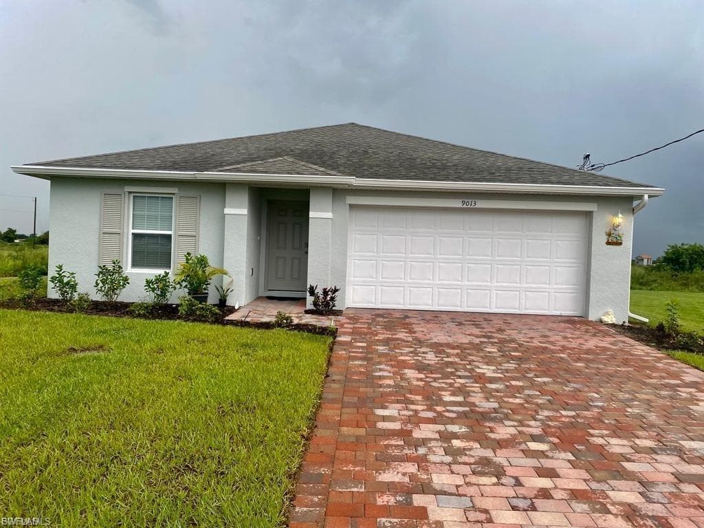 9013 IKE CT LABELLE, FL 33935