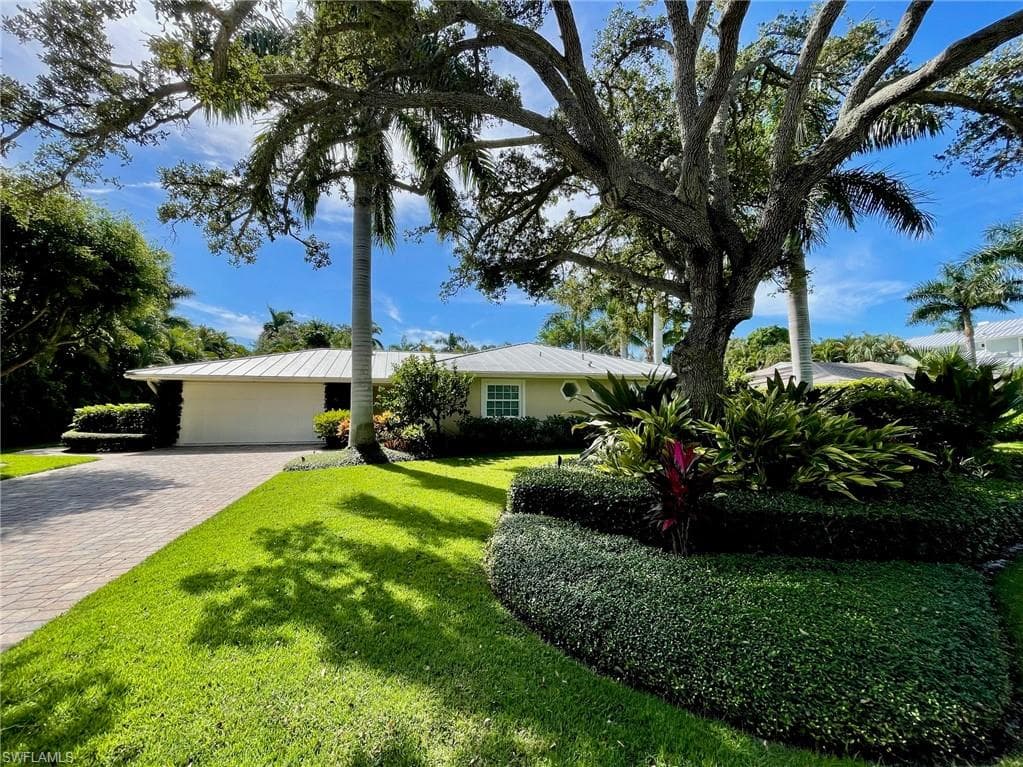 330 Putter Point DR NAPLES, FL 34103