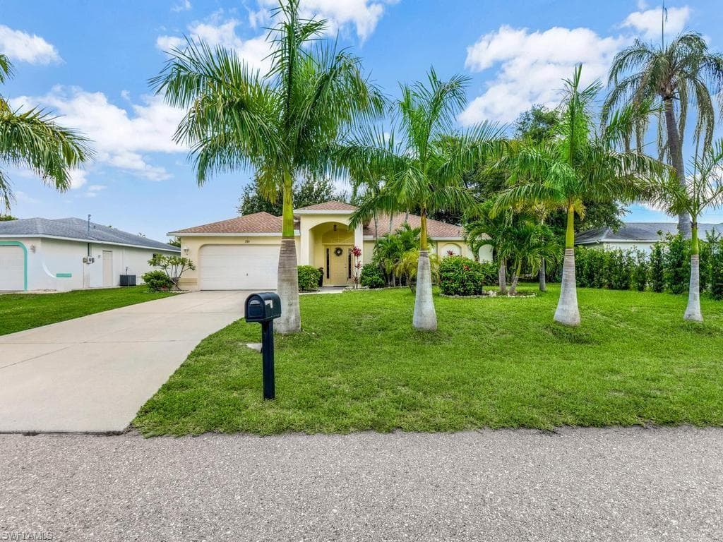 206 SE 28th TER CAPE CORAL, FL 33904