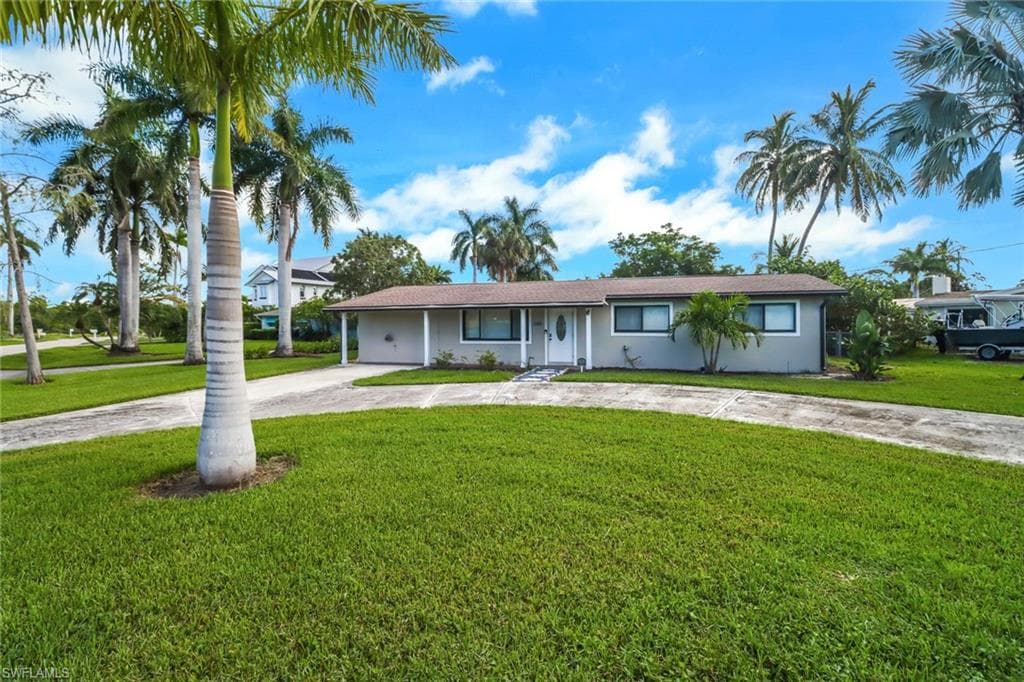 1185 Christopher CT NAPLES, FL 34104