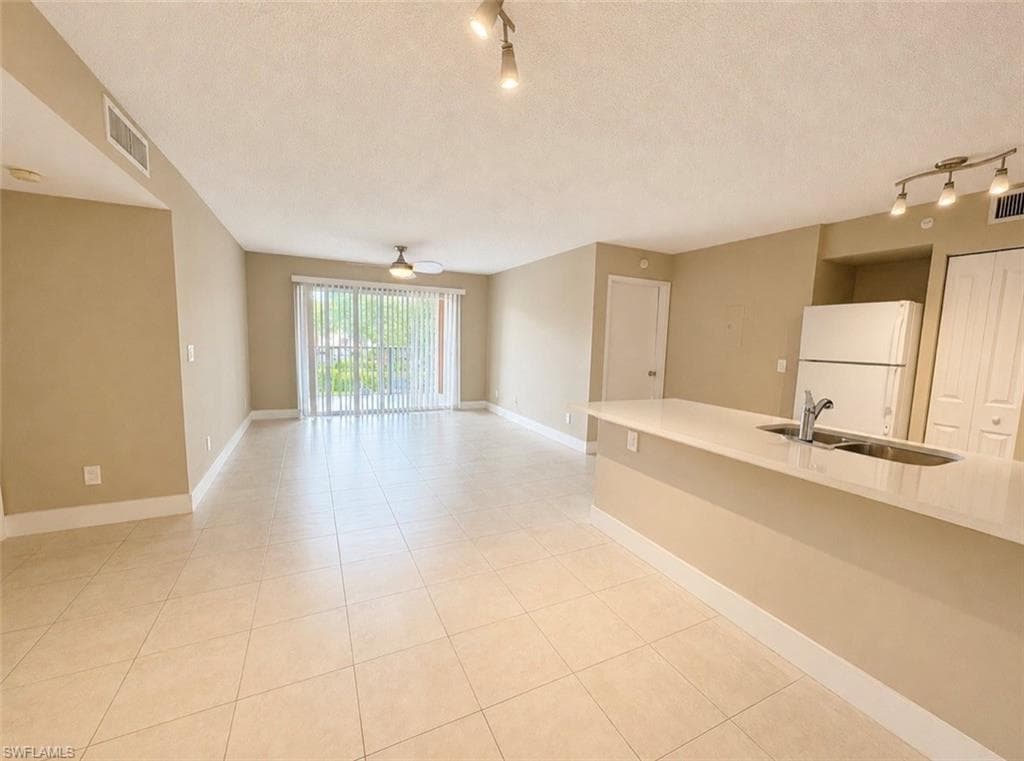 1205 Wildwood Lakes BLVD 203 NAPLES, FL 34104