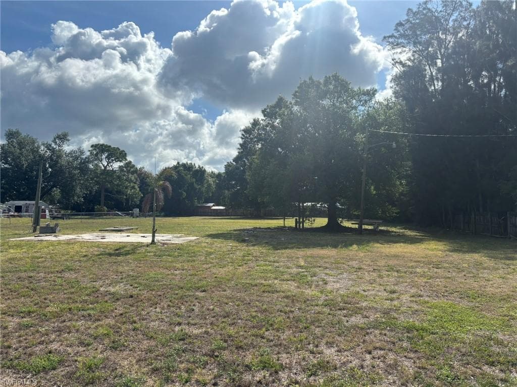 7949 McDaniel DR NORTH FORT MYERS, FL 33917