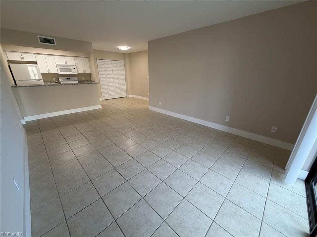 5317 Summerlin RD 1702 FORT MYERS, FL 33919