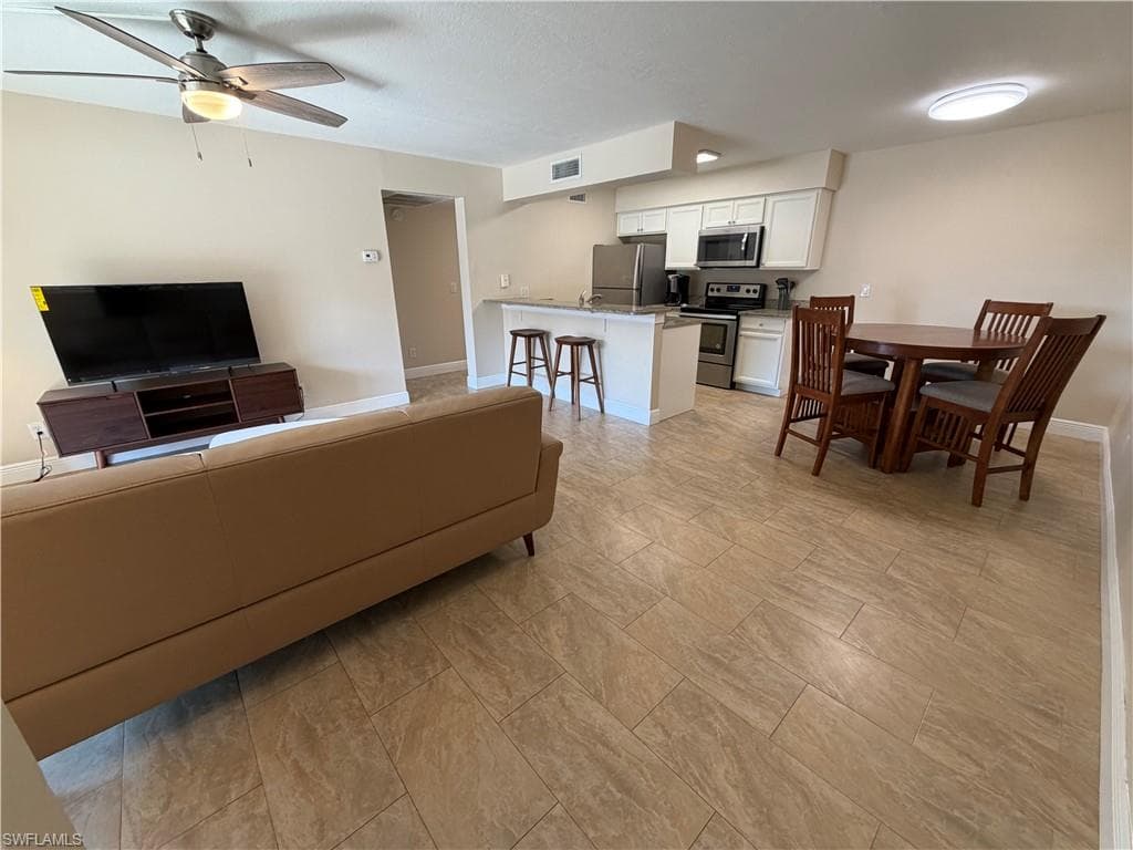 5327 Summerlin RD 2707 FORT MYERS, FL 33919
