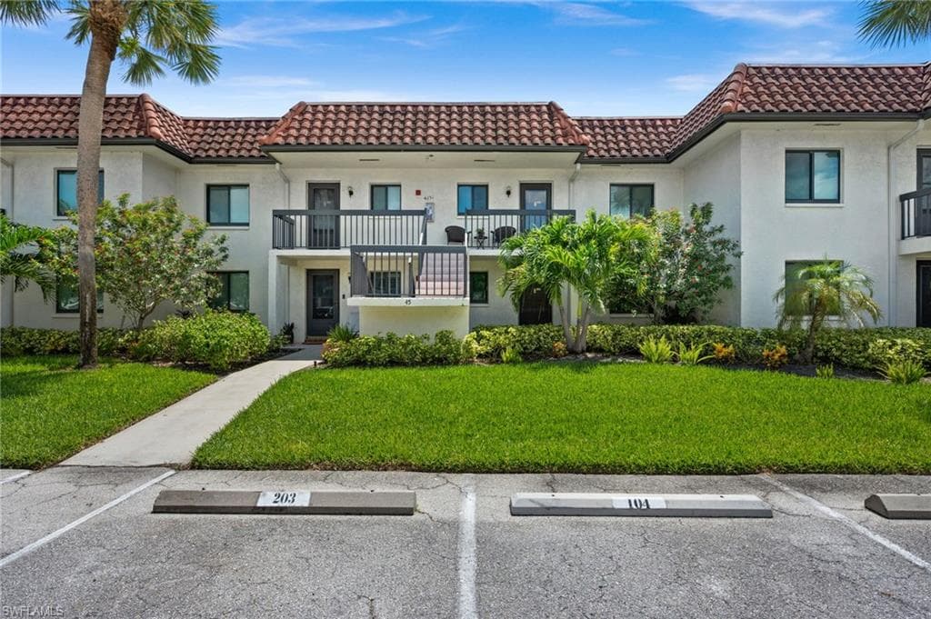 4251 27th CT SW 104 NAPLES, FL 34116