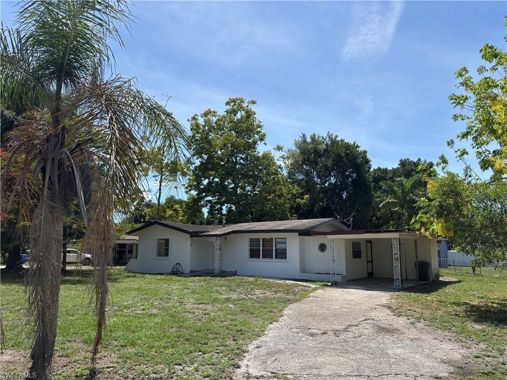 3977 Seminole AVE FORT MYERS, FL 33916