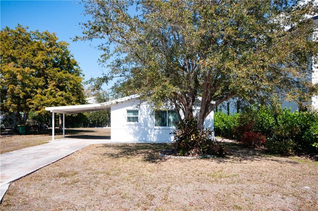 2685 Van Buren AVE NAPLES, FL 34112