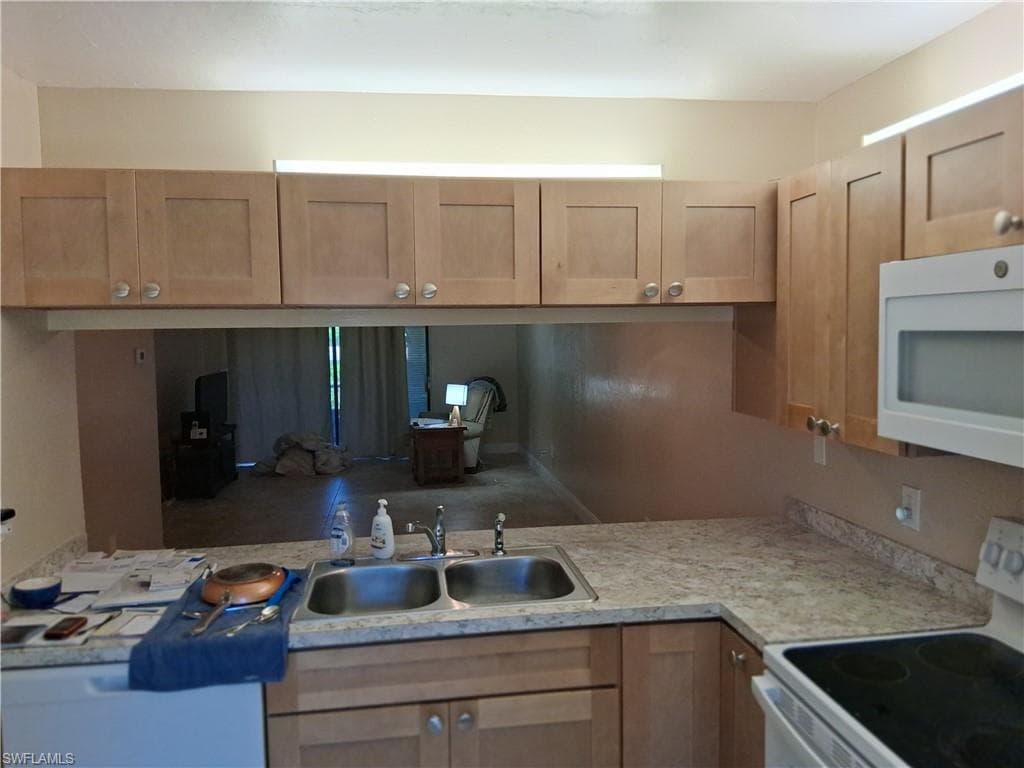 15000 Arbor Lakes DR E 3 NORTH FORT MYERS, FL 33917