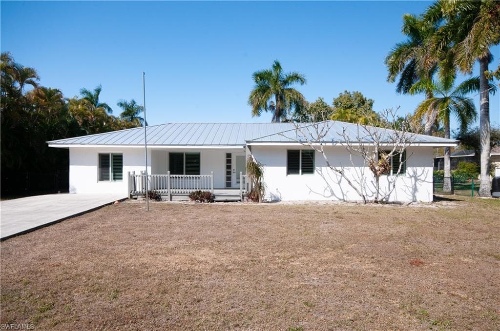 54 Liberty LN NAPLES, FL 34112