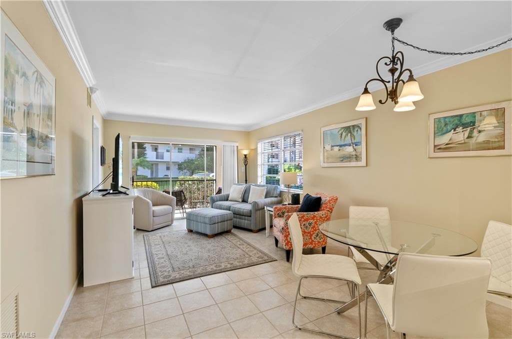 5 High Point CIR W 104 NAPLES, FL 34103