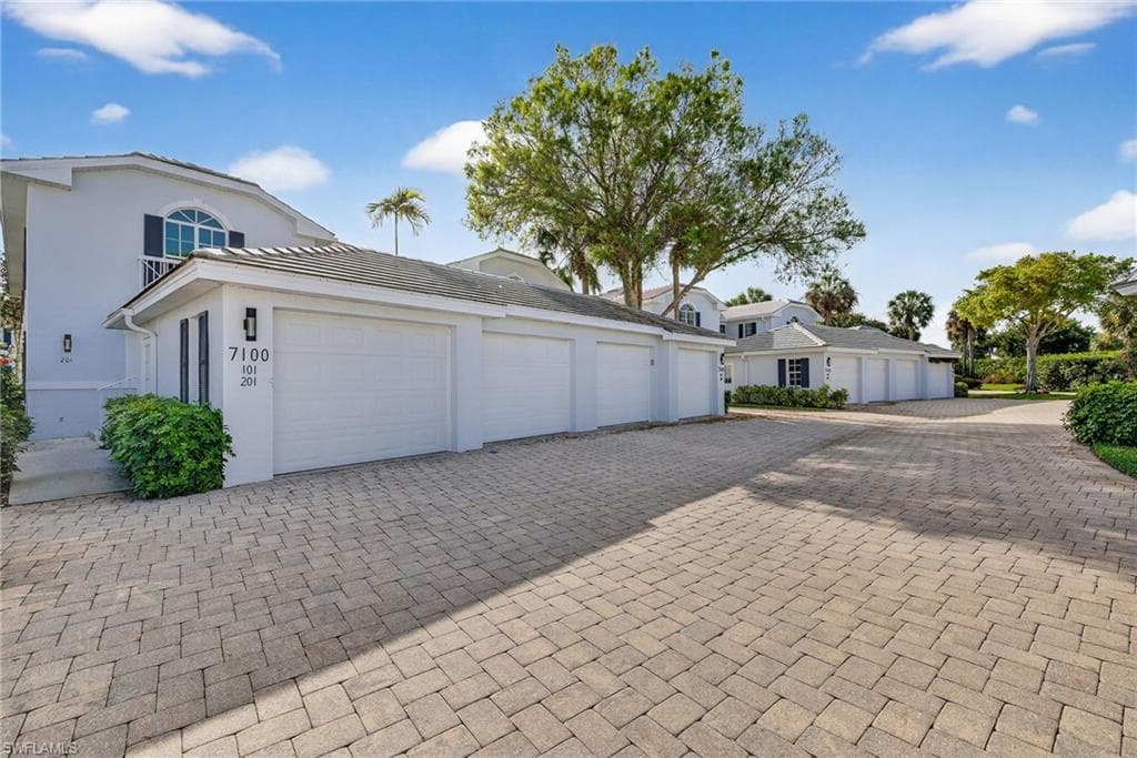 7100 Barrington CIR 101 NAPLES, FL 34108