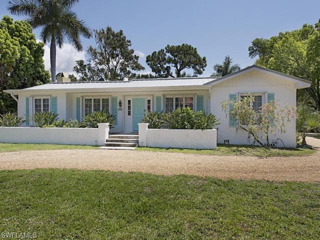 116 3RD ST N NAPLES, FL 34102